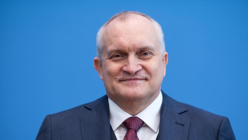 Der "Wirtschaftsweise" Christoph Schmidt hat die Industriestrategie von Wirtschaftsminister Altmaier massiv kritisiert. Der "Wirtschaftsweise" Christoph Schmidt hat die Industriestrategie von Wirtschaftsminister Altmaier massiv kritisiert.