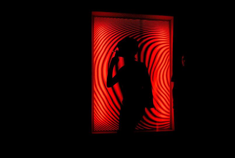 Schatten in der Nacht: Silhouette im Gang des Techno-Clubs Ultraschall. Schatten in der Nacht: Silhouette im Gang des Techno-Clubs Ultraschall.