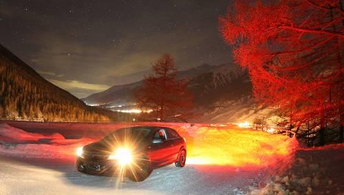 Harte Testbedingungen: Die ADAC-Experten in Eis und Schnee. Harte Testbedingungen: Die ADAC-Experten in Eis und Schnee.