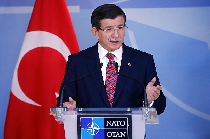 Auch der türkische Premierminister Ahmet Davutoglu...