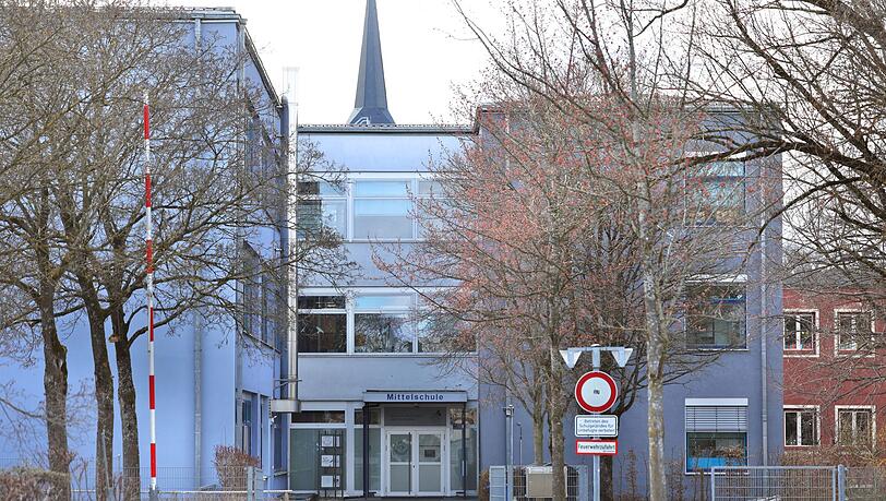 An der Mittelschule Mindelheim wurden Sch&uuml;ler bei einer Infoveranstaltung zu den Gr&uuml;nden der Durchsuchung informiert.