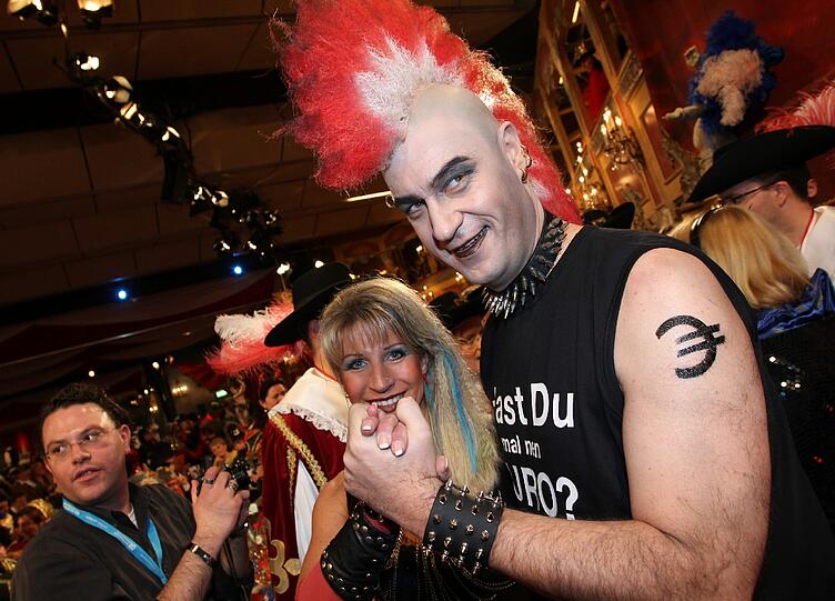 Im Fasching trat Markus Söder als frecher Punk auf. Als Finanzminister verschreckt er jetzt die Münchner.
