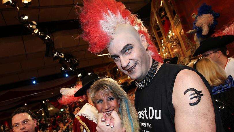Im Fasching trat Markus Söder als frecher Punk auf. Als Finanzminister verschreckt er jetzt die Münchner.