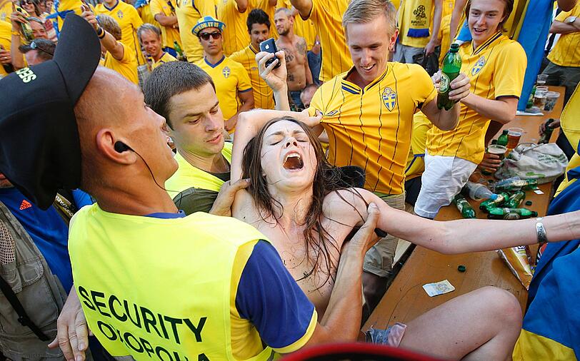 Jetzt haben die Frauen erneut Misshandlungen durch die ukrainische Polizei beklagt.