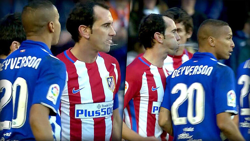 Deportivo Alaves gegen Atlético Madrid - ein langweiliges 0:0 war es nicht, eher ein ekliges. Dank der Hauptdarsteller Deyverson (Alaves, links) und Diego Godin (Madrid).