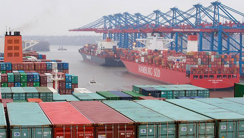 Blick auf das Containerterminal Eurogate in Hamburg. Der Euroraum hat sein solides Wachstum fortgesetzt. Blick auf das Containerterminal Eurogate in Hamburg. Der Euroraum hat sein solides Wachstum fortgesetzt.