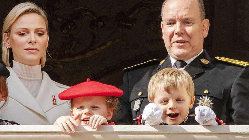 Das Fürstenpaar Albert II. und Charlene mit seinen Zwillingen