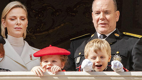 Das Fürstenpaar Albert II. und Charlene mit seinen Zwillingen