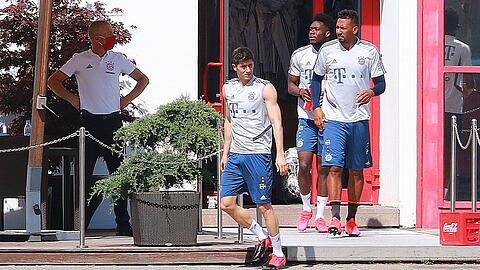 Die Mannschaft des FC Bayern muss sich vor dem Spiel bei Union Berlin in Quarantäne begeben