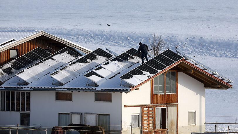 Im vergangenen Jahr produzierten private Solaranlagen in Saarland und im Bayern im Schnitt den meisten Strom.(Archiv)