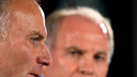 Sichtlich misslaunig: Die Bayern-Bosse Karl-Heinz Rummenigge und Uli Hoeneß.