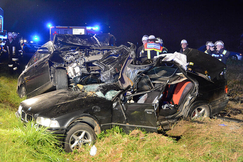 Horror-Crash bei Landshut. Die Bilder vom Rettungseinsatz.