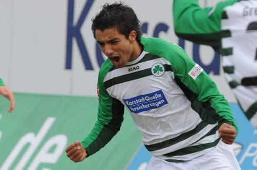 Ist bei den Fans am beliebtesten: Die Trikots von Sami Allagui gehen weg wie warme Semmeln.