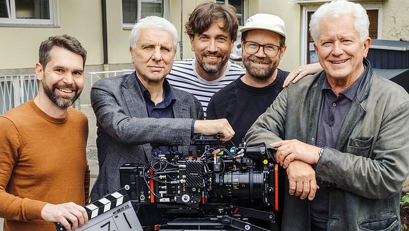 Mit der Doppelfolge "Unverg&auml;nglich" (AT) verabschieden sich Udo Wachtveitl (2.v.l.) und Miroslav Nemec (r.) als Sonntagskrimi-Ermittler.