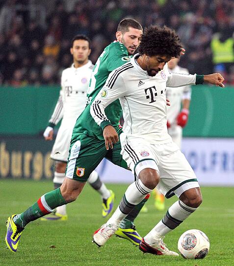 DANTE - NOTE 3 - Bekam von Mölders den Ball ins Zentralmassiv &ndash; aua. Sonst nicht voll unter Spannung (Fehlpässe!), aber immerhin im Zweikampf standhaft.