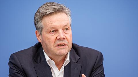 Die EVG will Rompf als neuen Chef der Bahn-Infrastruktursparte DB InfraGo verhindern.