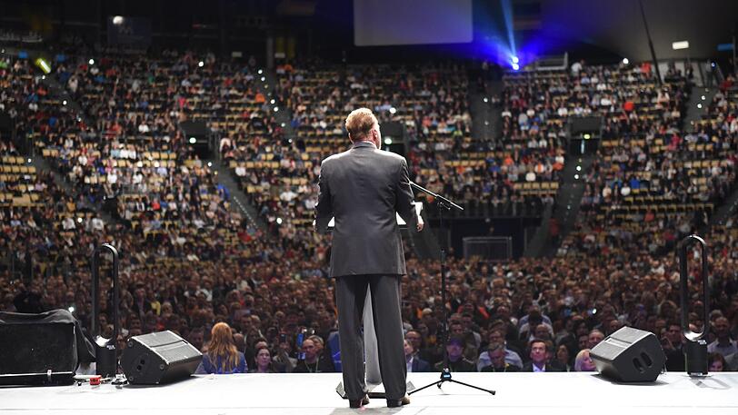 Gastvortrag von Arnold Schwarzenegger in der Olympiahalle München.