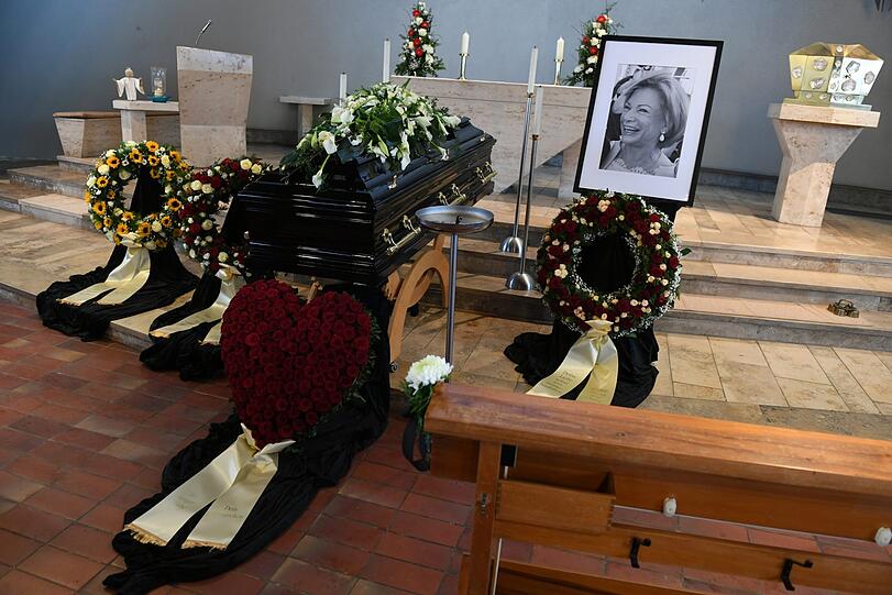 Der aufgebahrte Sarg in der Kirche Christkönig.