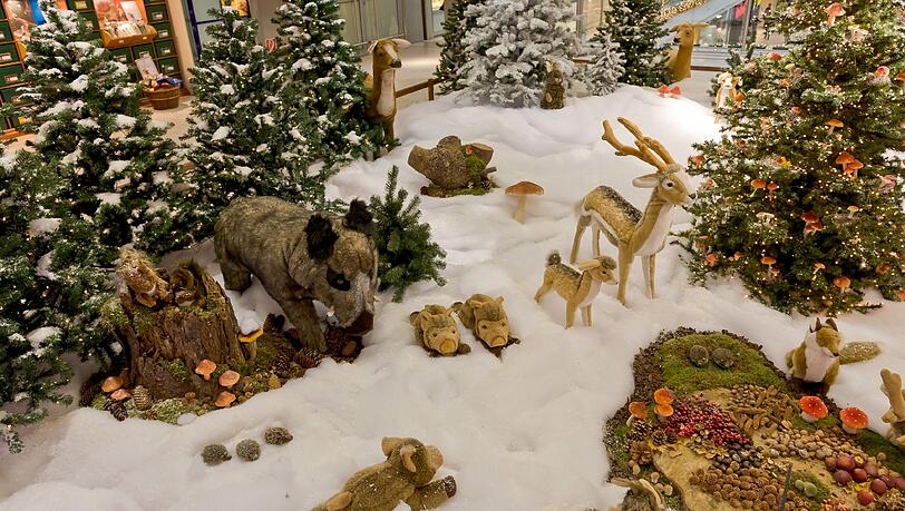 Niedliche Weihnachtsdeko im OEZ: Die Kleinen staunen oder backen Plätzchen, die Großen shoppen. Niedliche Weihnachtsdeko im OEZ: Die Kleinen staunen oder backen Plätzchen, die Großen shoppen.