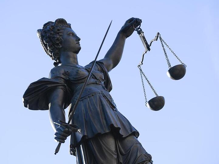 Die Statue der Justitia. Foto: Arne Dedert/dpa