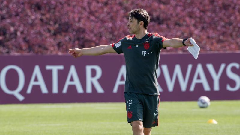Trainer Niko Kovac vom Fußball-Bundesligisten FC Bayern München steht während einer Übungseinheit auf dem Platz. Foto: Peter Kneffel Trainer Niko Kovac vom Fußball-Bundesligisten FC Bayern München steht während einer Übungseinheit auf dem Platz. Foto: Peter Kneffel