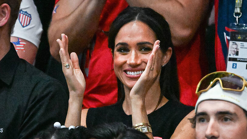 Bei den "Invictus Games" trug Meghan ihren "Pinky Ring" Bei den "Invictus Games" trug Meghan ihren "Pinky Ring"