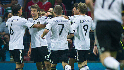 Deutschlands Fußballer hatten viel Grund zum jubeln. Deutschlands Fußballer hatten viel Grund zum jubeln.