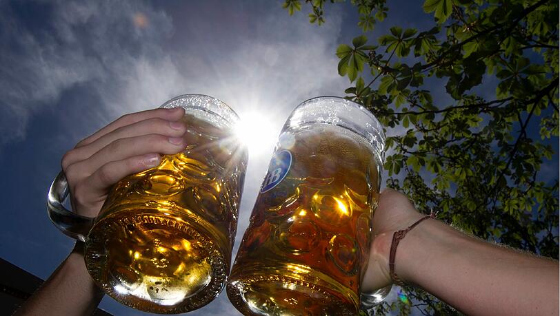 Zu gewinnen gibt es hier: Sechs Plätze für Fußballnarrische – dazu gibt’s zwei Maß pro Person und jeweils eine Portion Spareribs pro Person – an Guadn! Zu gewinnen gibt es hier: Sechs Plätze für Fußballnarrische – dazu gibt’s zwei Maß pro Person und jeweils eine Portion Spareribs pro Person – an Guadn!