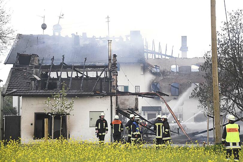 Bei einem Großbrand auf dem Reiterhof Heiming in Schechen wurden zahlreiche Gebäude zerstört, es entstand ein Sachschaden in Millionenhöhe.