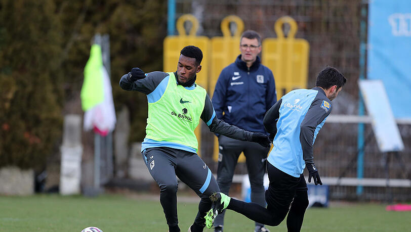 Merveille Biankadi nahm am Dienstag erstmals am Mannschaftstraining des TSV 1860 teil.