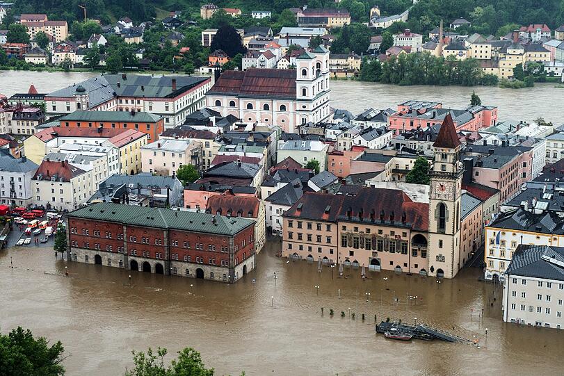 Land unter! So sieht es dezeit in der Altstadt von Passau aus. Die Bilder