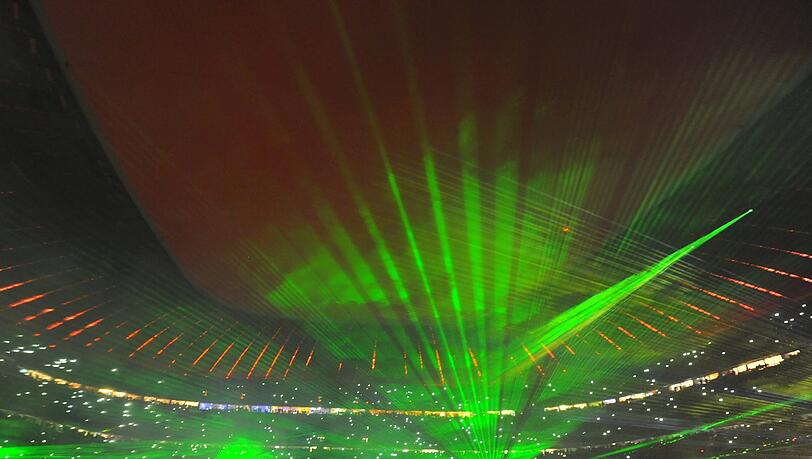 Dann gab?s zum Jahresabschluss noch eine Lasershow. Die Bilder! Dann gab?s zum Jahresabschluss noch eine Lasershow. Die Bilder!