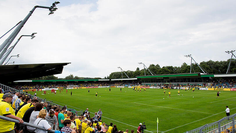 2013 spielte man im DFB-Pokal noch gegen Borussia Dortmund. Mittlerweile kickt der SV Wilhelmshaven in der Bezirksliga. 2013 spielte man im DFB-Pokal noch gegen Borussia Dortmund. Mittlerweile kickt der SV Wilhelmshaven in der Bezirksliga.
