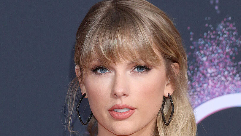Taylor Swift scheint ihre Fans gerne zu überraschen. Taylor Swift scheint ihre Fans gerne zu überraschen.