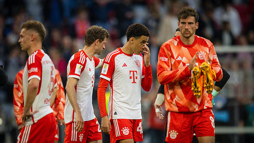Enttäuschte Gesichter nach der 1:3-Niederlage des FC Bayern gegen Leipzig.