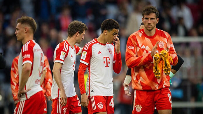 Enttäuschte Gesichter nach der 1:3-Niederlage des FC Bayern gegen Leipzig.