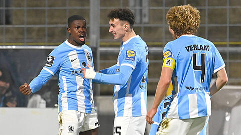 Die Löwen-Abwehr um Leroy Kwadwo, Michael Glück und Jesper Verlaat (v.l.) machte in der vergangenen Saison weitgehend einen guten Eindruck.