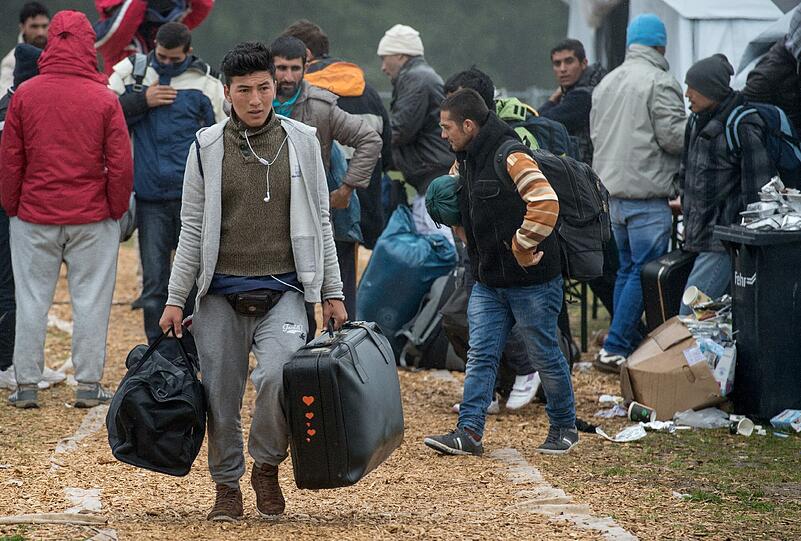 Die Schnellverfahren können in Zukunft auch für jene greifen, die falsche Angaben gemacht oder Dokumente zurückgehalten haben.