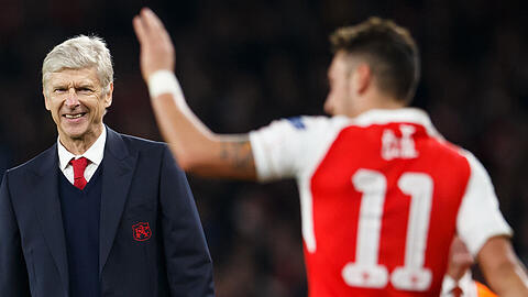 Trainer Arsene Wenger bleibt wohl noch zwei weitere Jahre bei den Gunners.