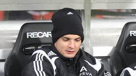 Vielleicht braucht Angelos Charisteas seine Pudelmütze, denn am Samstag, 3. Januar ist Trainingsauftakt beim Club im kalten Nürnberg und bislang kein Interessent in Sicht.