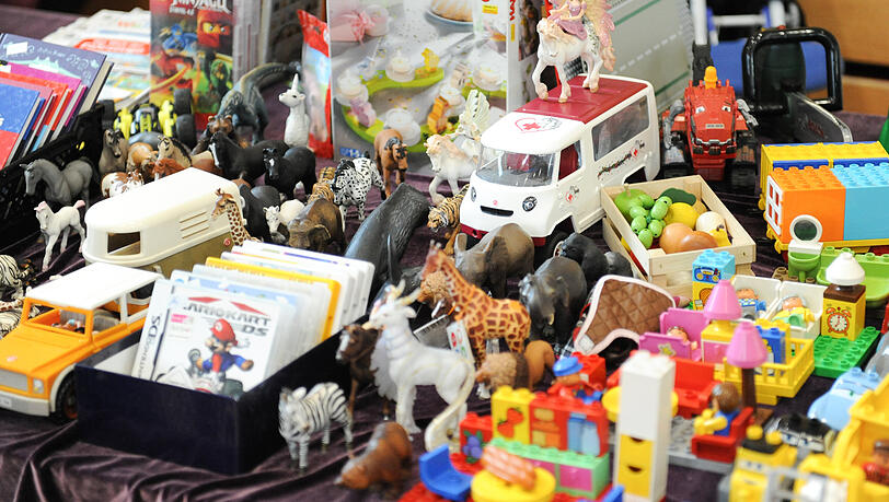 Alle Arten von Kinderspielzeug werden dort angeboten. Alle Arten von Kinderspielzeug werden dort angeboten.