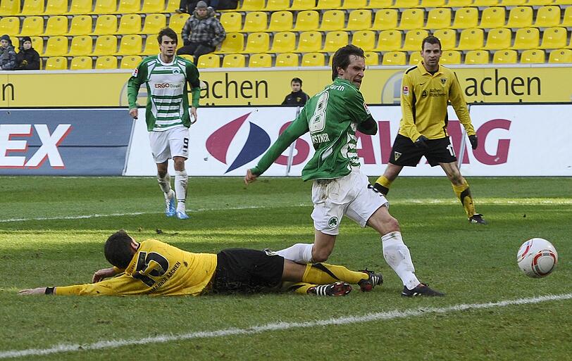 Das war sein bislang einziges Saison-Tor: Beim 2:2 in Aachen traf Stephan Fürstner zur Fürther 2:1-Führung.