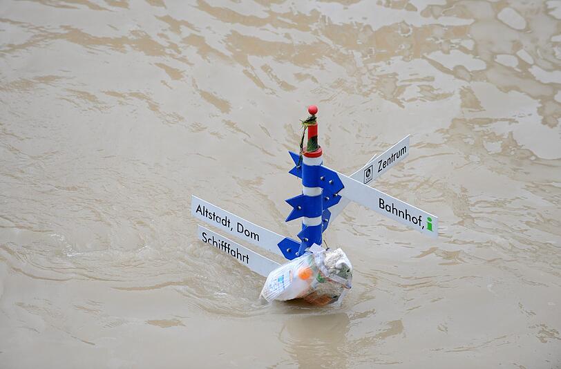 Die Jahrhundert-Flut: Die bewegenden Hochwasser-Bilder.