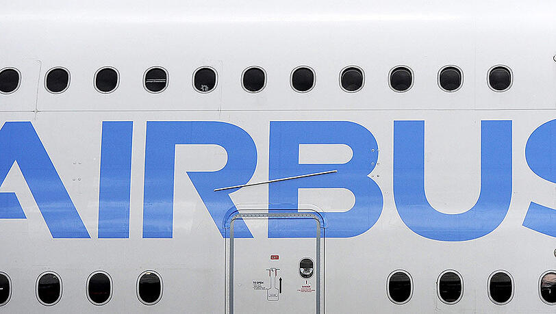 Die indische Billigflugairline will mehr als 100 Mittelstreckenjets von Boeing und Airbus bestellen. Die Nachfrage in Indien steigt, da sich immer mehr Menschen Flugreisen leisten können.