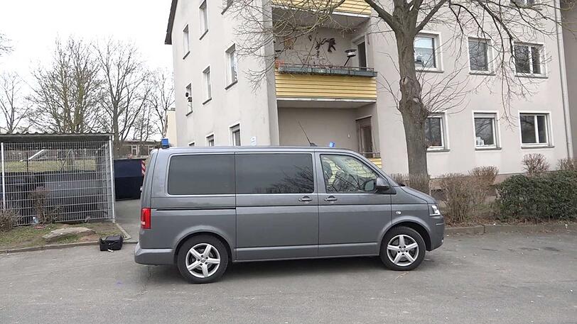 Die Polizei evakuierte das Gebäude.