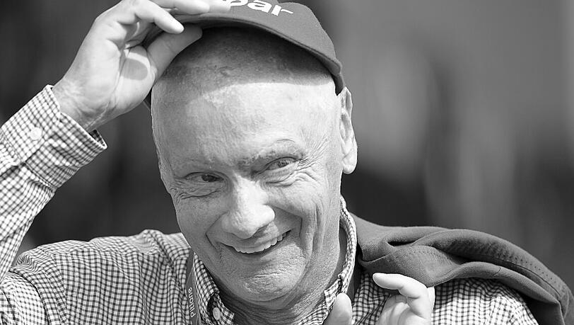 "Mit seinem Perfektionismus und seiner Willenskraft hat er immer alles hinbekommen", sagt Hans-Joachim Stuck über Niki Lauda. "Mit seinem Perfektionismus und seiner Willenskraft hat er immer alles hinbekommen", sagt Hans-Joachim Stuck über Niki Lauda.