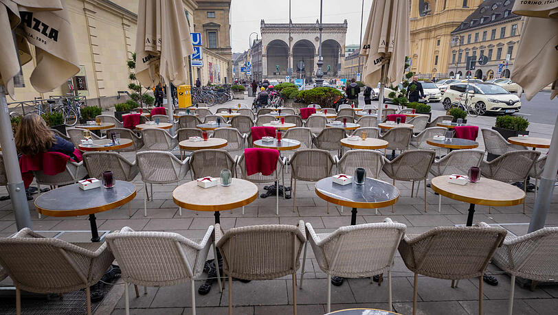 Die Restaurants und Café in Bayern dürfen schrittweise wieder öffnen. Die Restaurants und Café in Bayern dürfen schrittweise wieder öffnen.