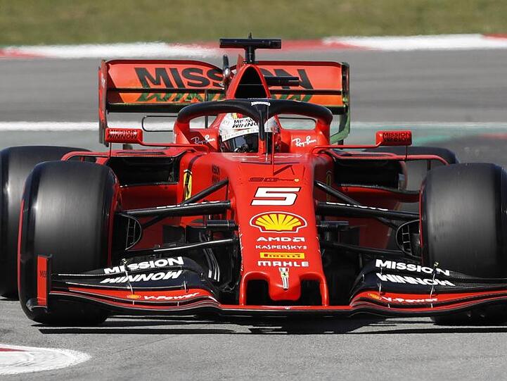 Musste beim Training in Barcelona erneut den beiden Mercedes-Piloten den Vortritt lassen: Sebastian Vettel.