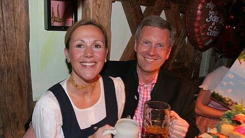 Christian Wulff und seine Frau Bettina feiern auf der Wiesn