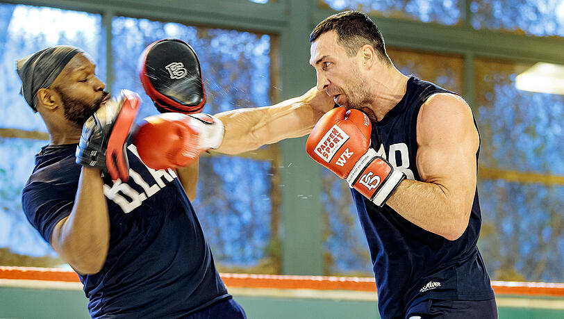 "Wladimir ist besessen davon, zu gewinnen, sich die Titel zurückzuholen", sagt sein Trainer Johnathon Banks (l.) über Klitschko. "Wladimir ist besessen davon, zu gewinnen, sich die Titel zurückzuholen", sagt sein Trainer Johnathon Banks (l.) über Klitschko.